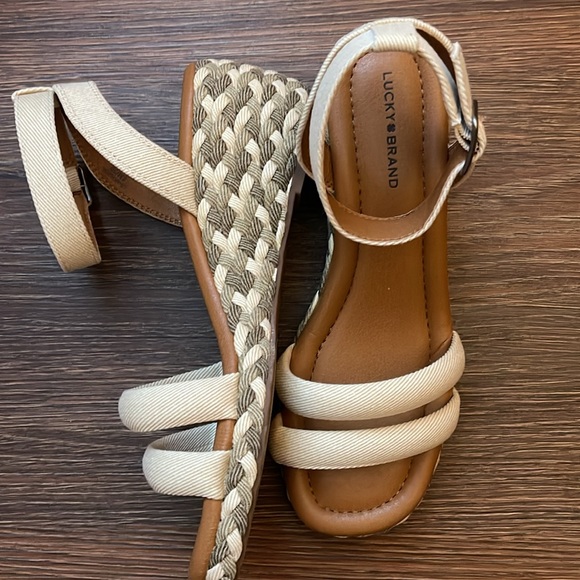 Lucky Brand Cream Wedge Size 8 - Picture 3 of 4
